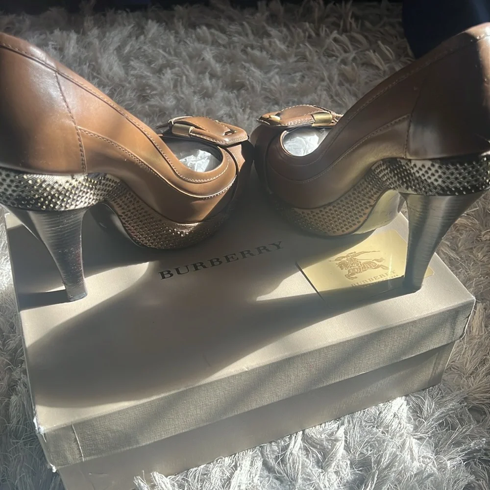 Burberry Dark Tan w/ buckle pumps - Picture 7 of 9